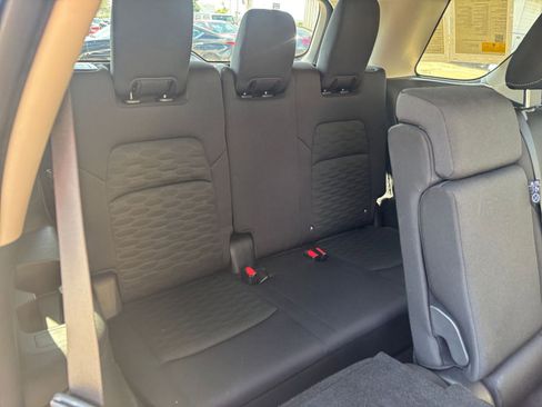 Used 2025 Nissan Pathfinder SV FWD image 31