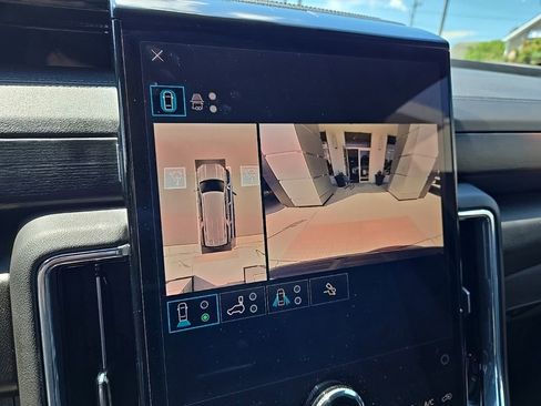 Used 2025 GMC Yukon XL Denali AWD/4WD image 32