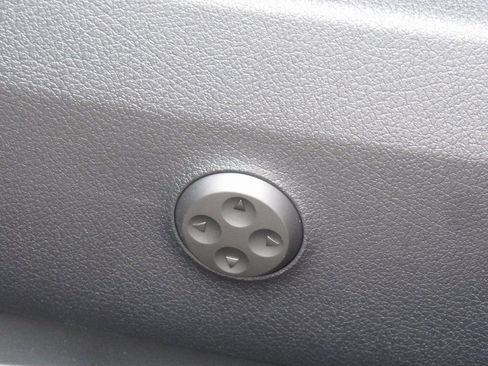 New 2026 Mercedes-Benz GLC 300 4MATIC image 11