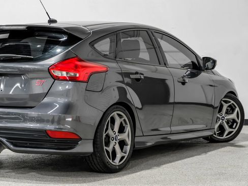 Used 2018 Ford Focus ST w/ Equipment Group 402A image 15