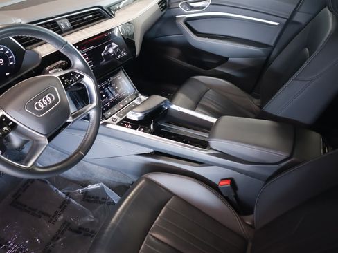 Used 2022 Audi e-tron Premium image 20