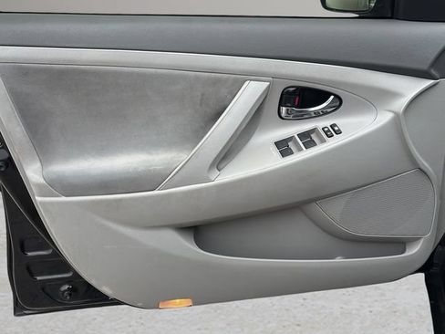 Used 2011 Toyota Camry LE FWD image 16