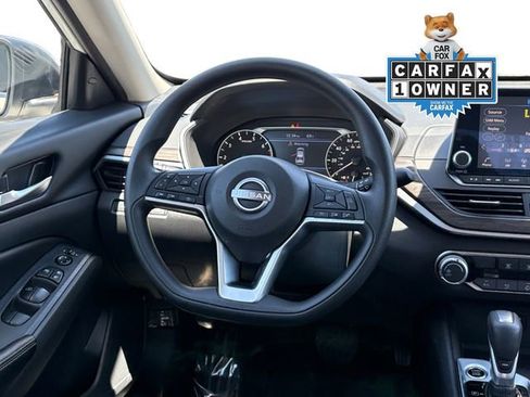 Used 2025 Nissan Altima 2.5 SV FWD image 15