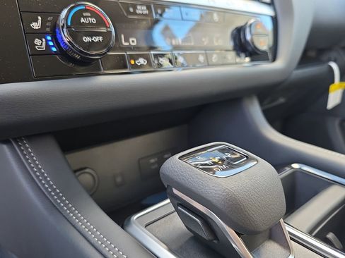 New 2026 Nissan Pathfinder Platinum AWD/4WD image 32