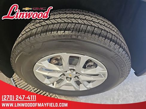 Used 2023 Chevrolet Traverse LS image 7