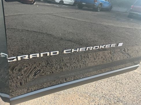 Certified 2024 Jeep Grand Cherokee Limited image 24