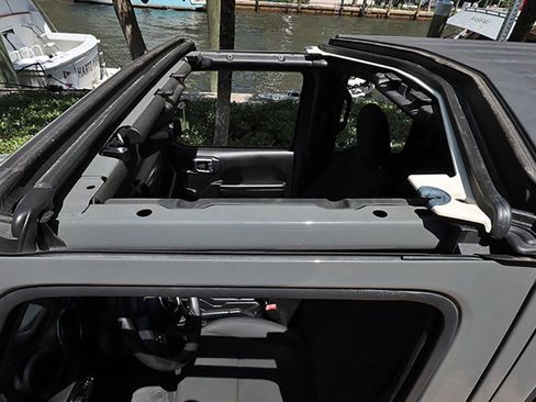Used 2018 Jeep Wrangler Unlimited Sport AWD/4WD image 37