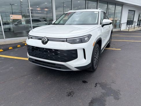 Used 2025 Volkswagen Tiguan S AWD/4WD image 18