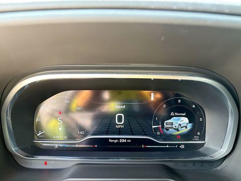 Used 2023 GMC Yukon SLT w/ SLT Luxury Package image 15