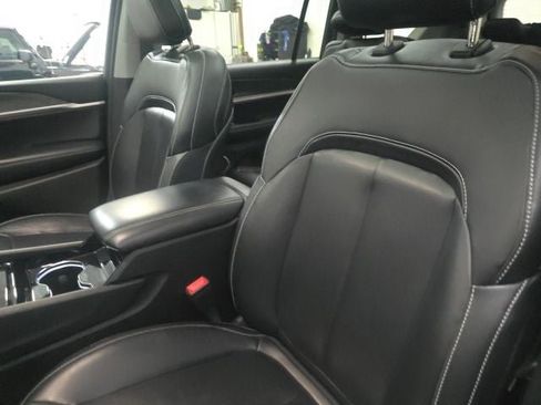 Used 2022 Jeep Grand Cherokee L Limited AWD/4WD image 19
