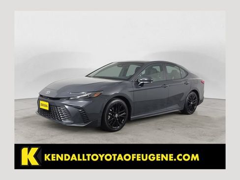 Used 2025 Toyota Camry SE FWD image 1