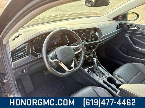 Used 2024 Volkswagen Jetta SE image 12