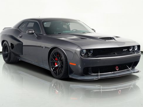 Used 2016 Dodge Challenger SRT Hellcat image 4