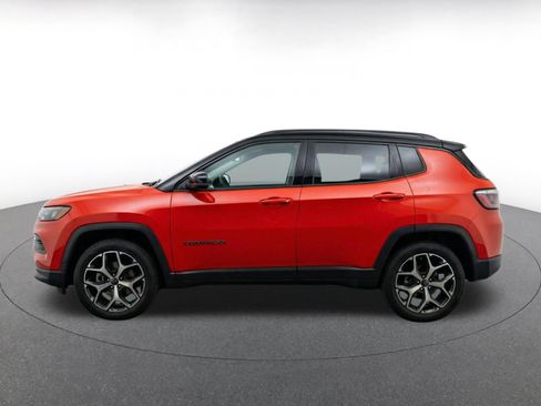 Used 2025 Jeep Compass Limited AWD/4WD image 4