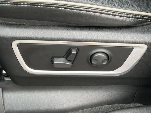 Used 2024 RAM 1500 Laramie AWD/4WD image 12