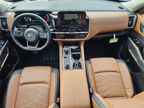 New 2025 Nissan Pathfinder Platinum image 14