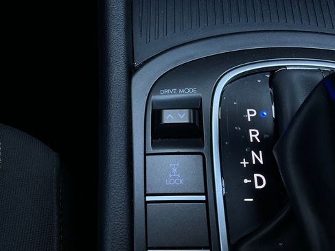 Used 2025 Hyundai Kona SEL image 24