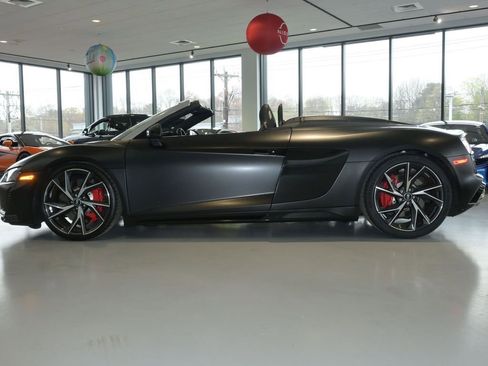 Used 2021 Audi R8 V10 w/ Premium Package RWD image 3