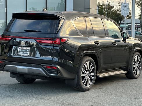 New 2025 Lexus LX 700h Luxury image 4