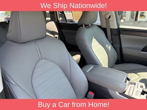 Used 2021 Toyota Highlander XLE AWD/4WD image 33