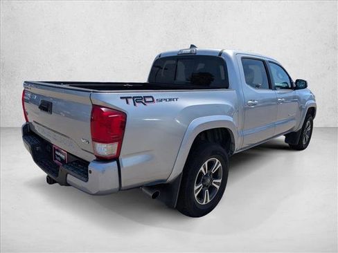 Used 2017 Toyota Tacoma TRD Sport RWD image 5