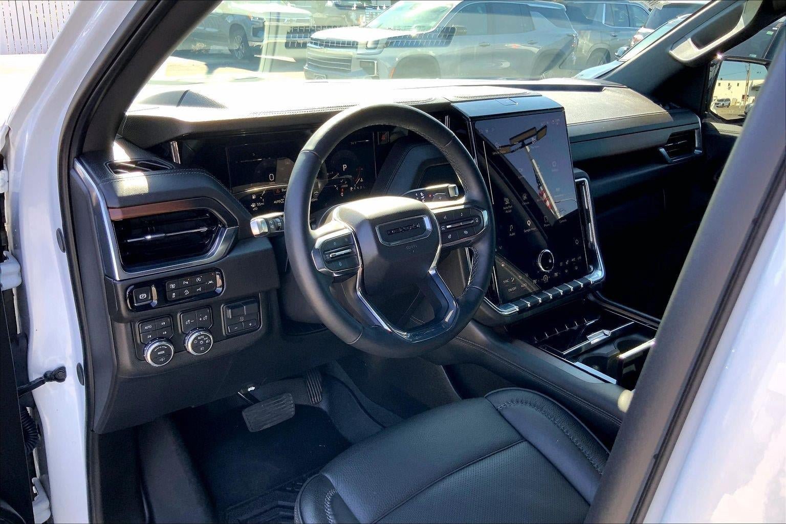 Used 2026 GMC Yukon Denali AWD/4WD image 13