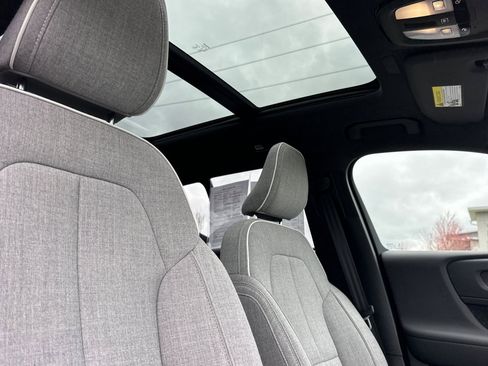 Used 2023 Volvo XC40 Recharge Ultimate image 18