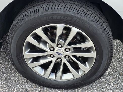 Used 2018 Ford Expedition Limited RWD image 42