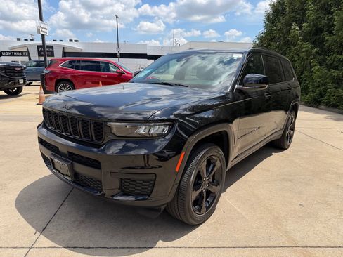 Used 2023 Jeep Grand Cherokee L Laredo AWD/4WD image 7