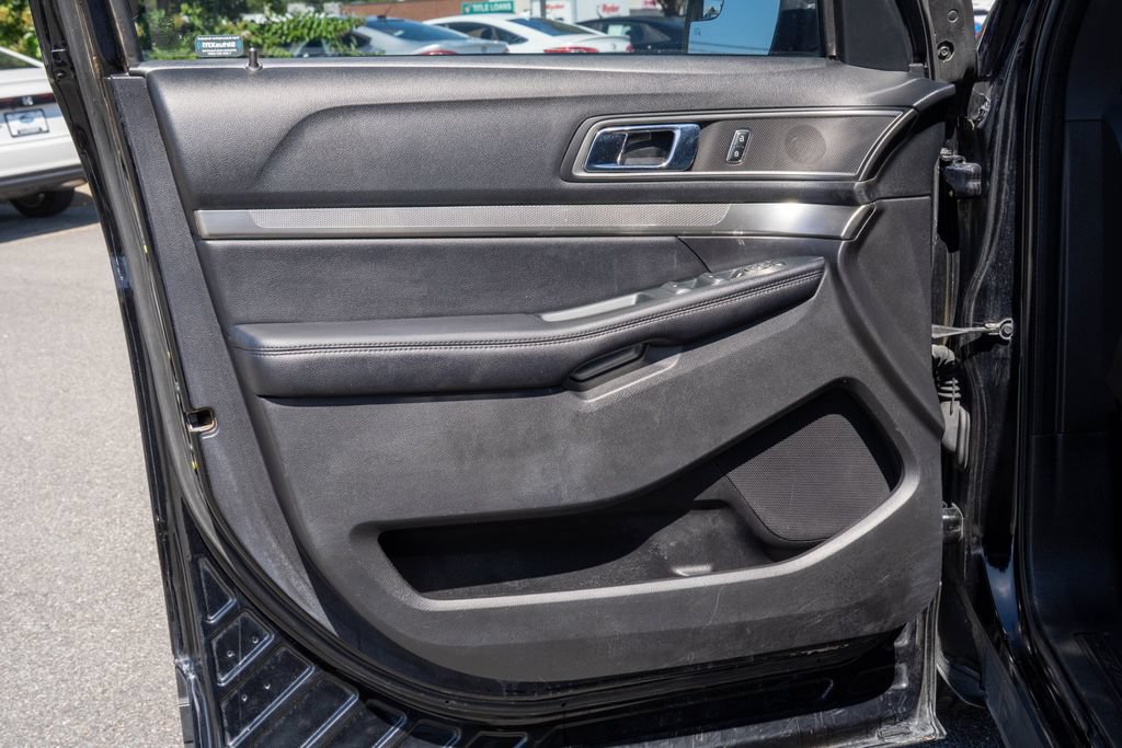 Used 2018 Ford Explorer XLT w/ Equipment Group 201A FWD image 10