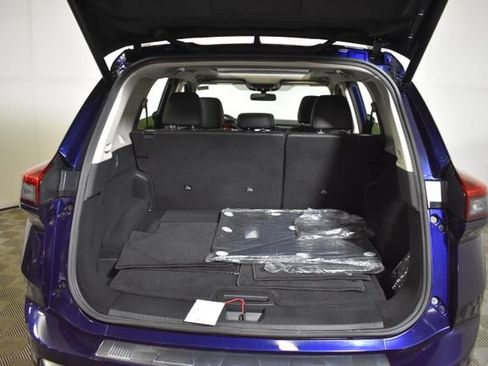 Used 2024 Nissan Rogue SV w/ SV Premium Package FWD image 30