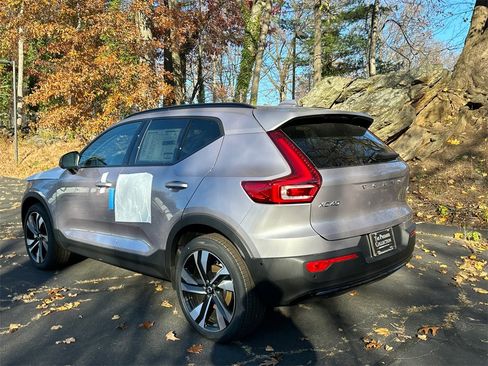 New 2026 Volvo XC40 B5 Ultra w/ Climate Package image 4