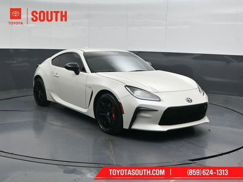 Used 2025 Toyota GR86 Premium w/ Performance Package RWD image 4