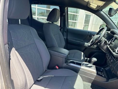 Used 2016 Toyota Tacoma TRD Sport w/ Towing Package AWD/4WD image 31