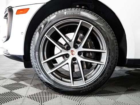 Used 2023 Porsche Macan image 17