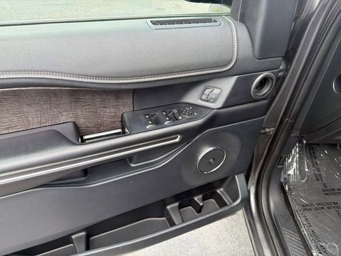 Used 2018 Ford Expedition Limited w/ Equipment Group 301A AWD/4WD image 9