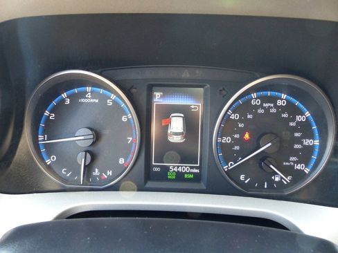 Used 2018 Toyota RAV4 XLE AWD/4WD image 28