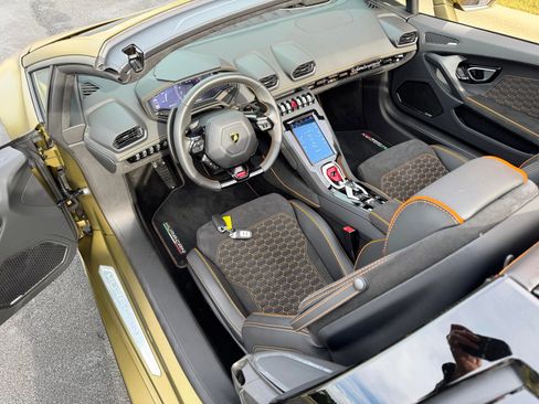 Used 2023 Lamborghini Huracan EVO RWD image 28