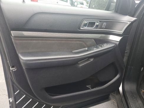 Used 2019 Ford Explorer XLT w/ Equipment Group 202A image 9