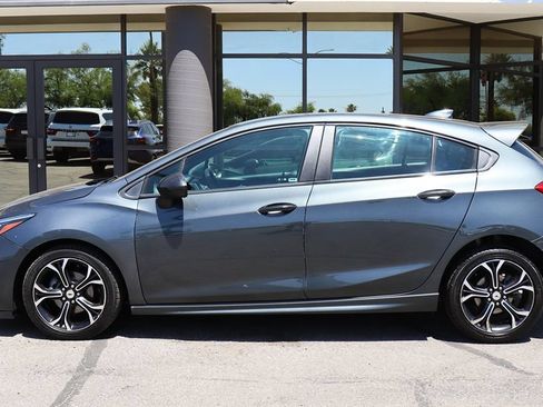 Used 2019 Chevrolet Cruze LT w/ Convenience Package FWD image 8