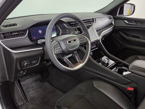 Used 2023 Jeep Grand Cherokee L Altitude image 15