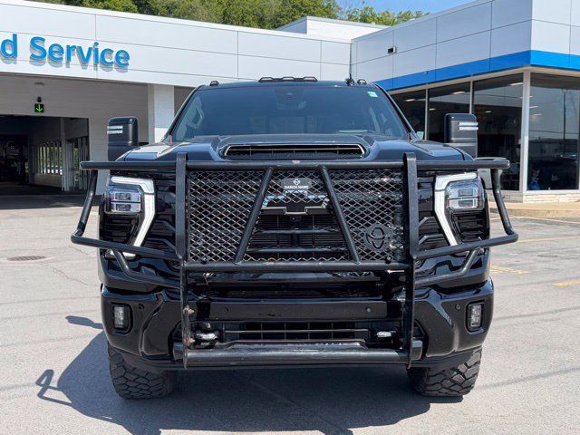 Used 2025 Chevrolet Silverado 3500 High Country w/ High Country Premium Package AWD/4WD image 2