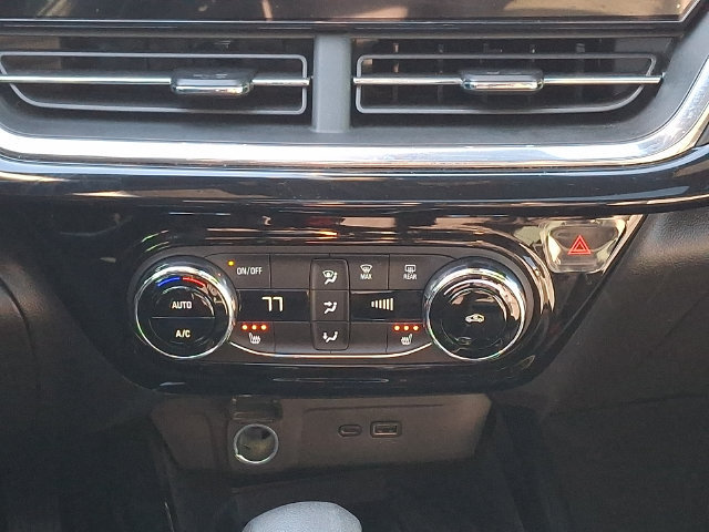 Used 2025 Chevrolet Trax RS w/ Sunroof Package FWD image 16