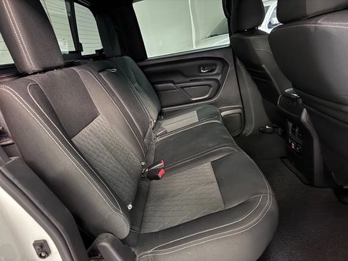 Used 2019 Nissan Titan SV w/ SV Convenience Package RWD image 17