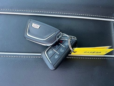 Used 2024 Cadillac Escalade Luxury w/ LPO, Floor Liner Package AWD/4WD image 27