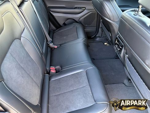 New 2025 Jeep Grand Cherokee Laredo image 13