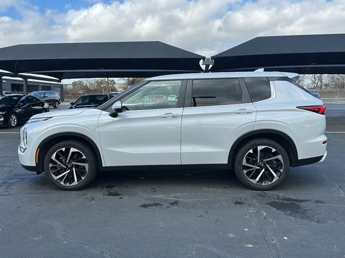 Used 2024 Mitsubishi Outlander SE image 5