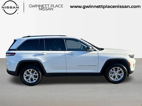 Used 2023 Jeep Grand Cherokee Limited image 8