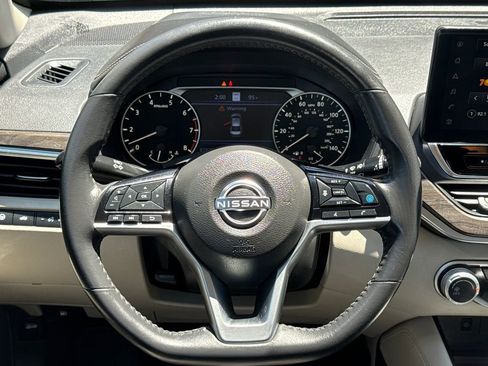 Used 2023 Nissan Altima 2.5 SV w/ SV Premium Package FWD image 14