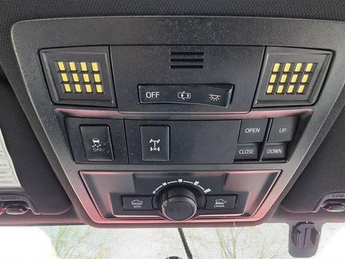 Used 2016 Toyota Tacoma TRD Off-Road w/ Premium & Technology Package image 19